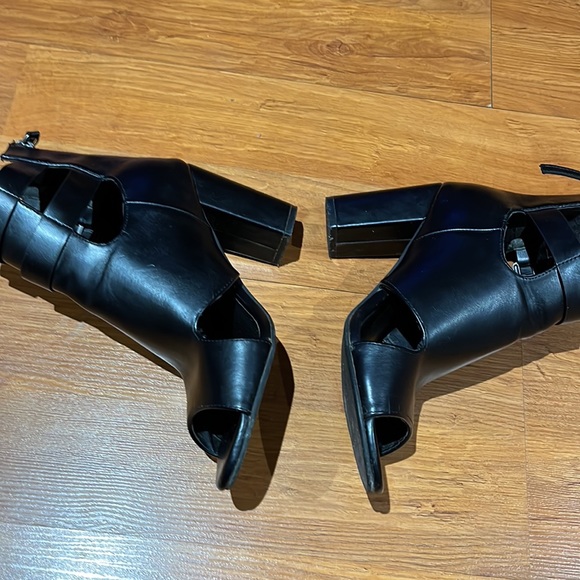 Ladies open toe shoes - Picture 3 of 10